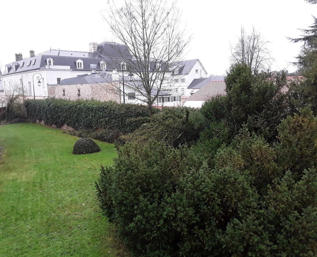 Hotel Le Relais De Voisins Exterior foto